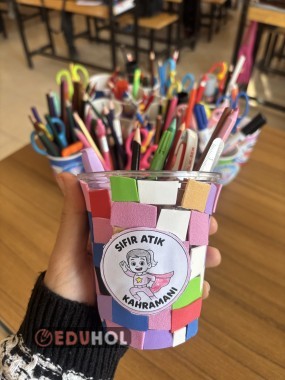 SIFIR ATIK KAHRAMANI KIZ ÖĞRENCİ