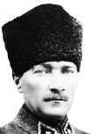 1 sayfada 4 tane Atatürk fotoğrafı