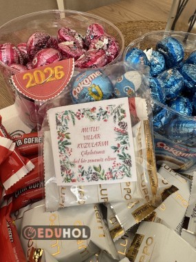 Yeni yıl hediyelikleri için süslemeler