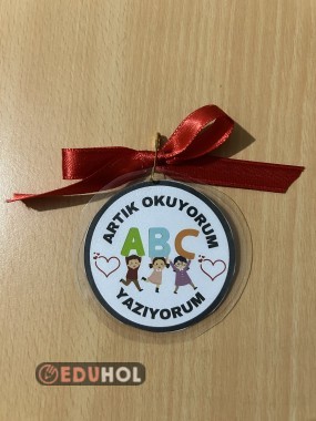 Kırmızı kurdeleli rozet