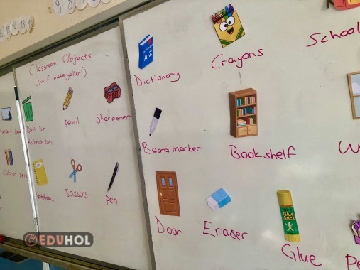 Classroom objects flashcards